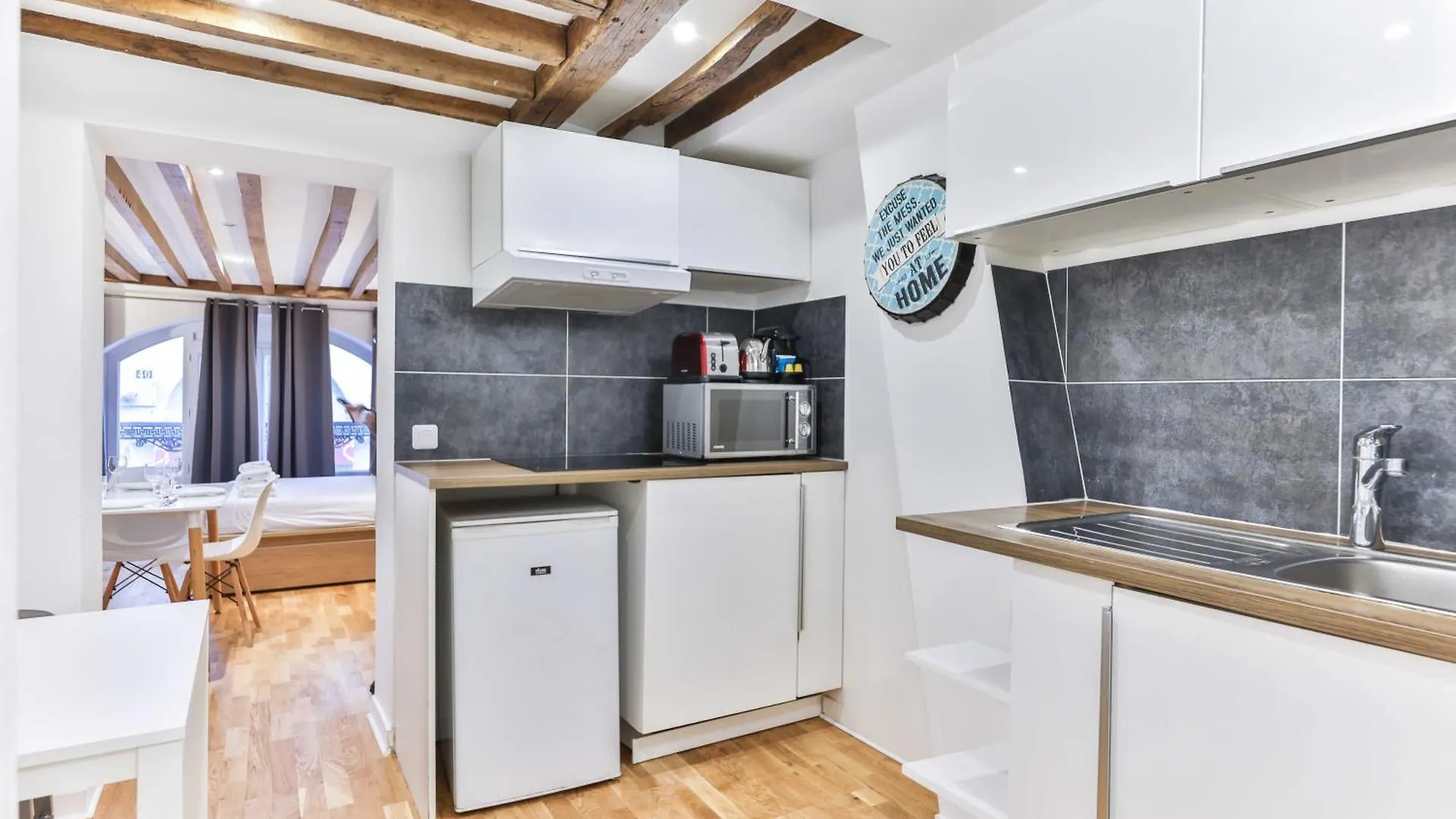 Dazzling Studio Caire Apartment Paris