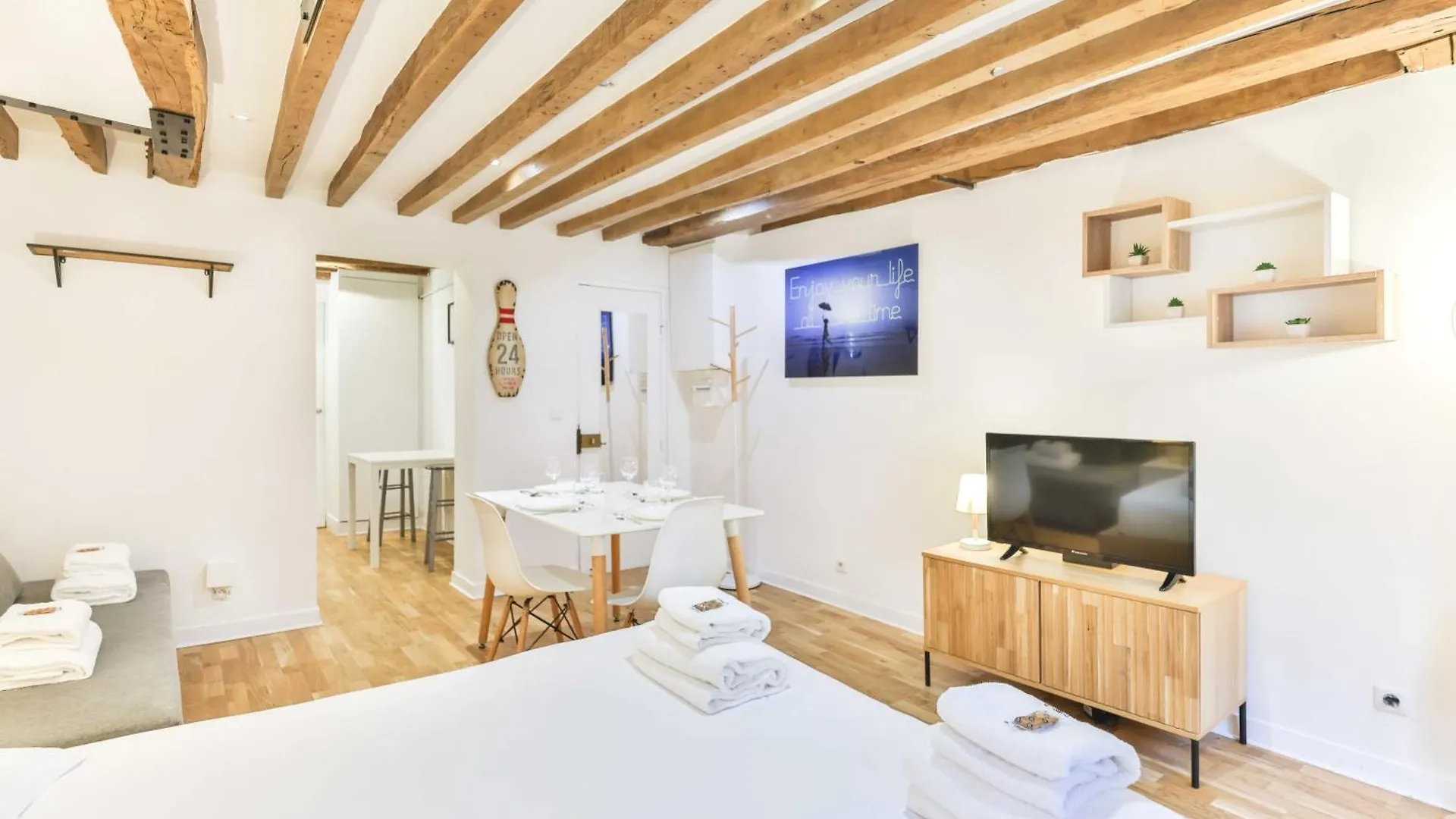 Dazzling Studio Caire Apartment Paris