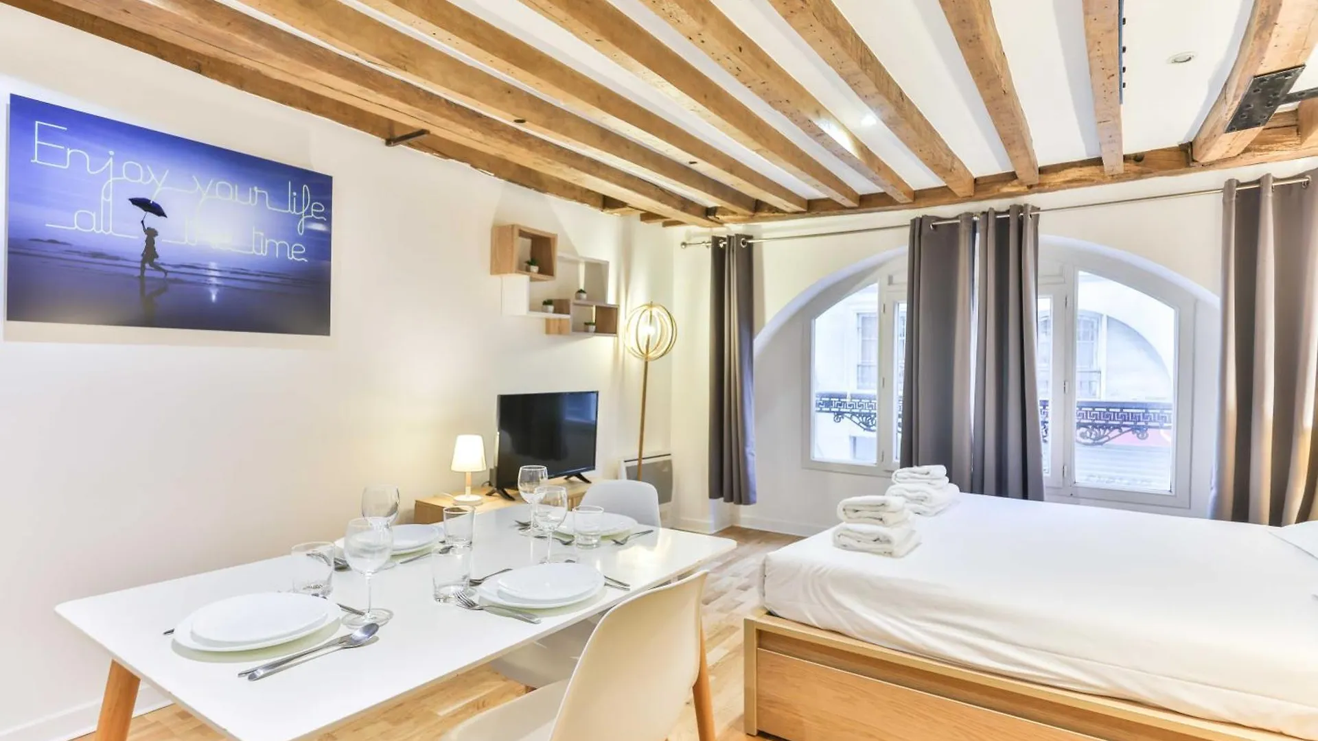 Dazzling Studio Caire Apartment Paris